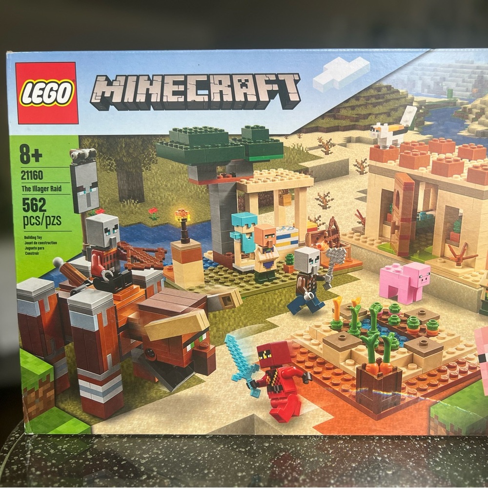 LEGO Minecraft - The Illager Raid #21160 BRAND-NEW, BOX NEVER OPENED